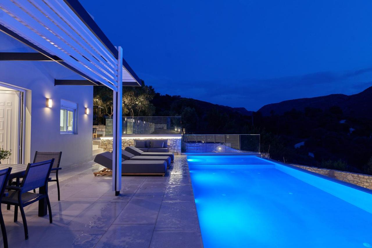 Moly - Luxury Villa With Heated Private Pool Agia Triada ภายนอก รูปภาพ